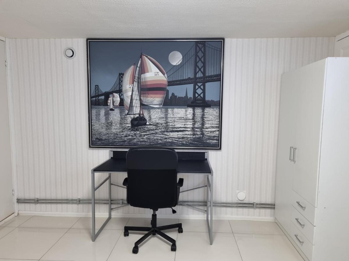 Moonlight - Trevlig Kallarlagenhet Apartment Broby Luaran gambar
