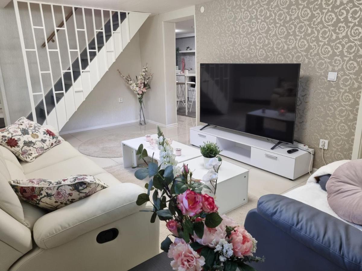 Moonlight - Trevlig Kallarlagenhet Apartment Broby Luaran gambar