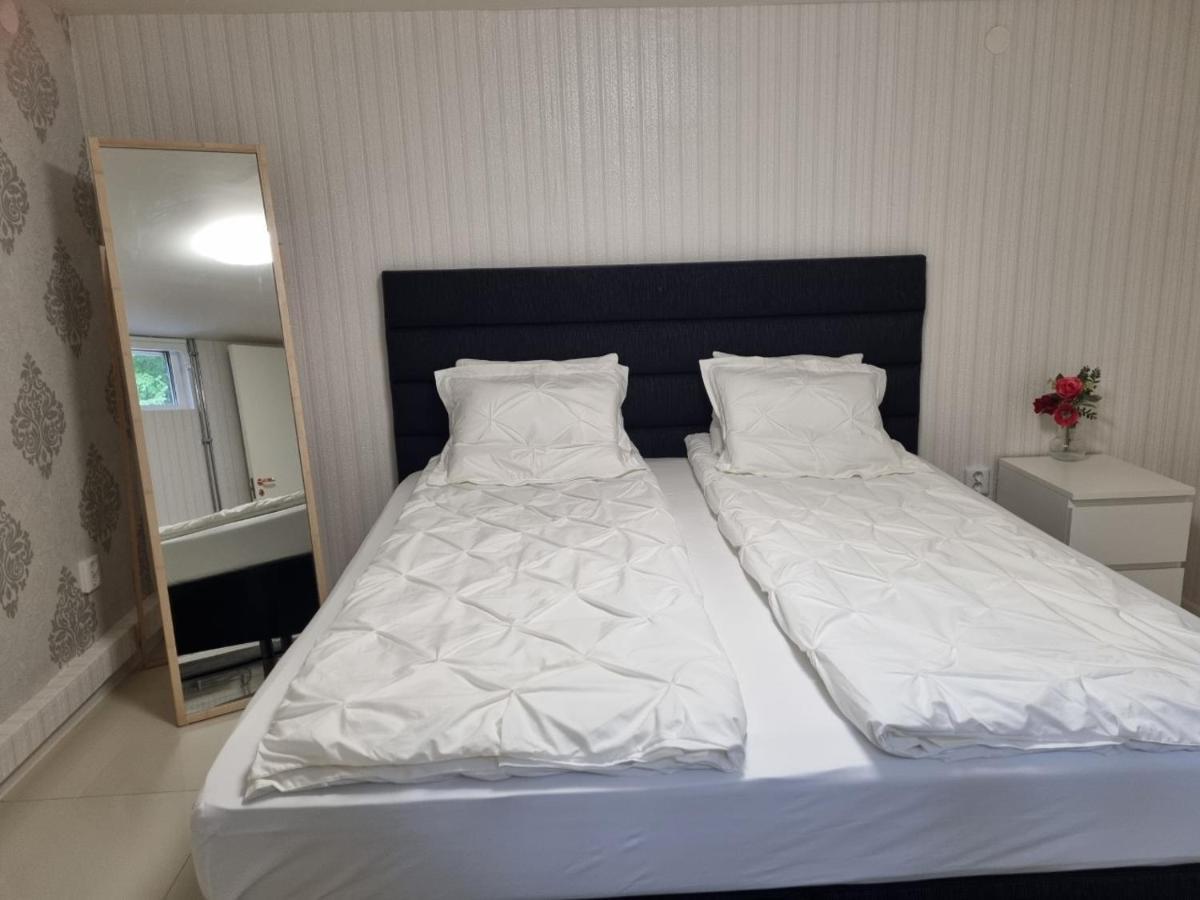 Moonlight - Trevlig Kallarlagenhet Apartment Broby Luaran gambar