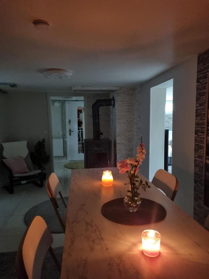 Moonlight - Trevlig Kallarlagenhet Apartment Broby Luaran gambar