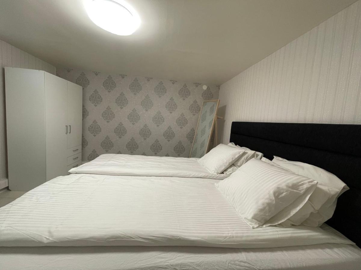 Moonlight - Trevlig Kallarlagenhet Apartment Broby Luaran gambar